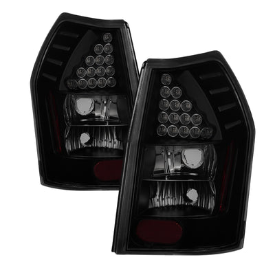 xTune Dodge Magnum 05-08 פנסי LED אחוריים - שחור מעושן ALT-JH-DMAG05-LED-BSM
