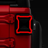 Raxiom 18-22 Jeep Wrangler JL Axial Plateau Plateau פנסי LED אחוריים- בית שחור (עדשה מעושנת)