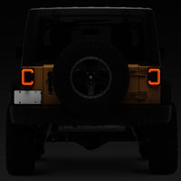 Raxiom 07-18 Jeep Wrangler JK Axial Series LED Halo Lights - בית שחור (עדשה מעושנת כהה)