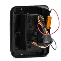 Raxiom 07-18 ג'יפ רנגלר JK LED פנסים אחוריים- בית שחור (עדשה מעושנת)