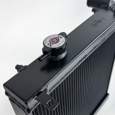 CSF 03-07 מיצובישי לנסר EVO 7/8/9 רדיאטור בגודל 1/2 - שחור