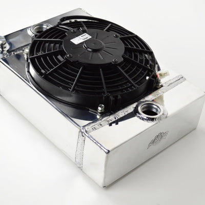 CSF מרוץ גרירה אוניברסלי / רדיאטור טאק עם מאוורר ספל של 9 אינץ' - 10.5 אינץ' H x 10 אינץ' L x 3.6 אינץ' W