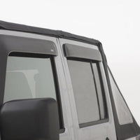 AVS 07-18 Jeep Wrangler Unlimited Ventvisor & Aeroskin Deflector Combo Kit - שחור מט