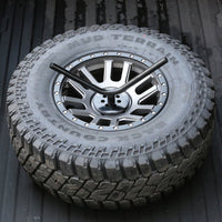 Fabtech Universal Spare Tire Flat Mount - שחור