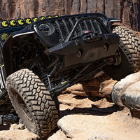 ICON 2018+ Jeep Wrangler JL / 2020+ Jeep Gladiator JT Pro שקוע אימפקט פגוש קדמי עם בר וכרטיסיות