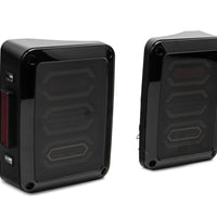 Raxiom 07-18 ג'יפ רנגלר JK LED פנסים אחוריים- בית שחור (עדשה מעושנת)