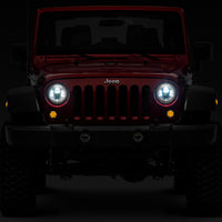 Raxiom 97-18 Jeep Wrangler TJ/JK Axial סדרה פנסי LED Daymaker- בית כרום (עדשה שקופה)
