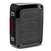 Raxiom 07-18 ג'יפ רנגלר JK LED פנסים אחוריים- בית שחור (עדשה מעושנת)